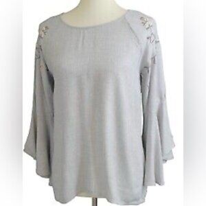 LAUREN CONRAD BELL SLEEVES W/ EMBROIDERED SHOULDERS SLIT BACK  XS SMALL GRAY